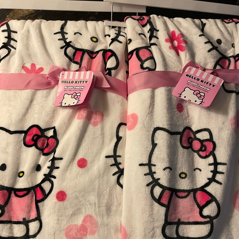 Hello Kitty Pink Daisy & Bow Blanket Bundle of 2!!!
